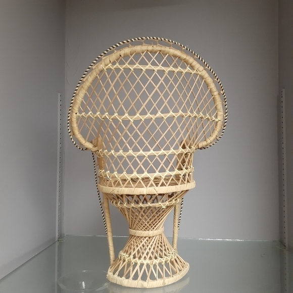 Vintage 80's  Wicker Doll/Plant Peacock Chair - Picture 4 of 4